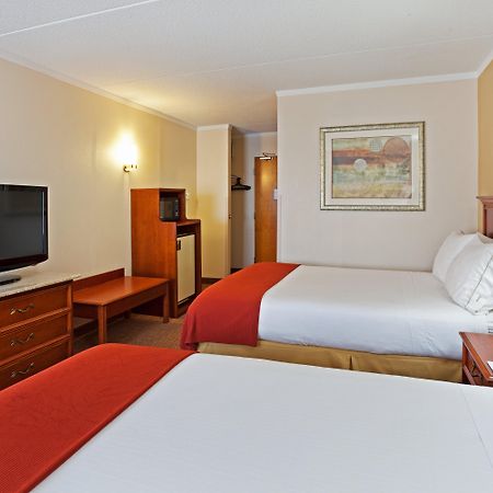 Holiday Inn Express & Suites Greensboro - I-40 Atwendover By Ihg Extérieur photo