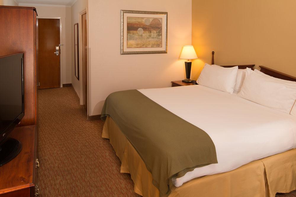 Holiday Inn Express & Suites Greensboro - I-40 Atwendover By Ihg Extérieur photo