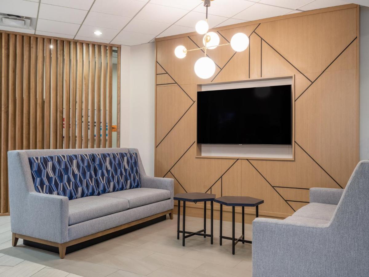 Holiday Inn Express & Suites Greensboro - I-40 Atwendover By Ihg Extérieur photo