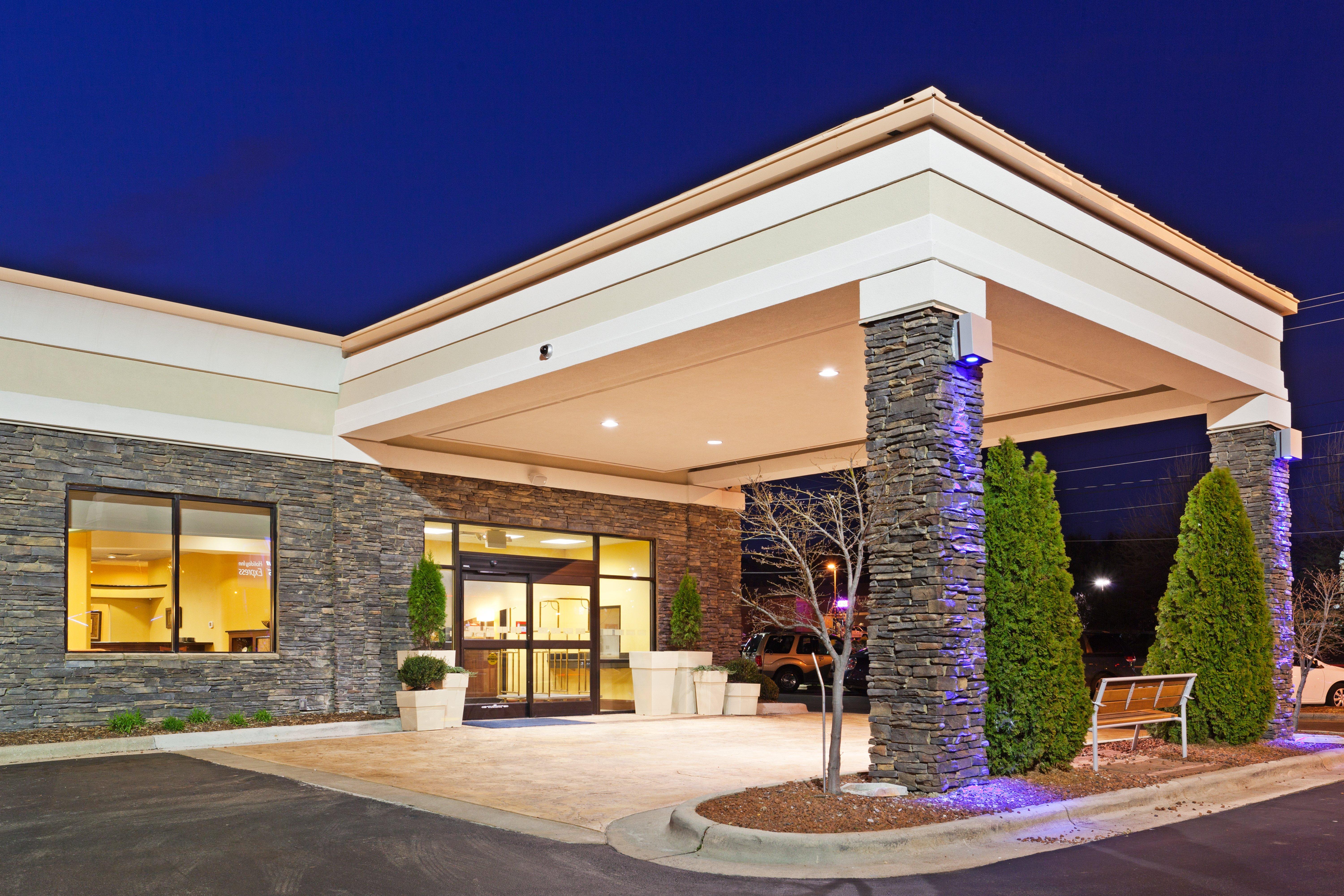 Holiday Inn Express & Suites Greensboro - I-40 Atwendover By Ihg Extérieur photo