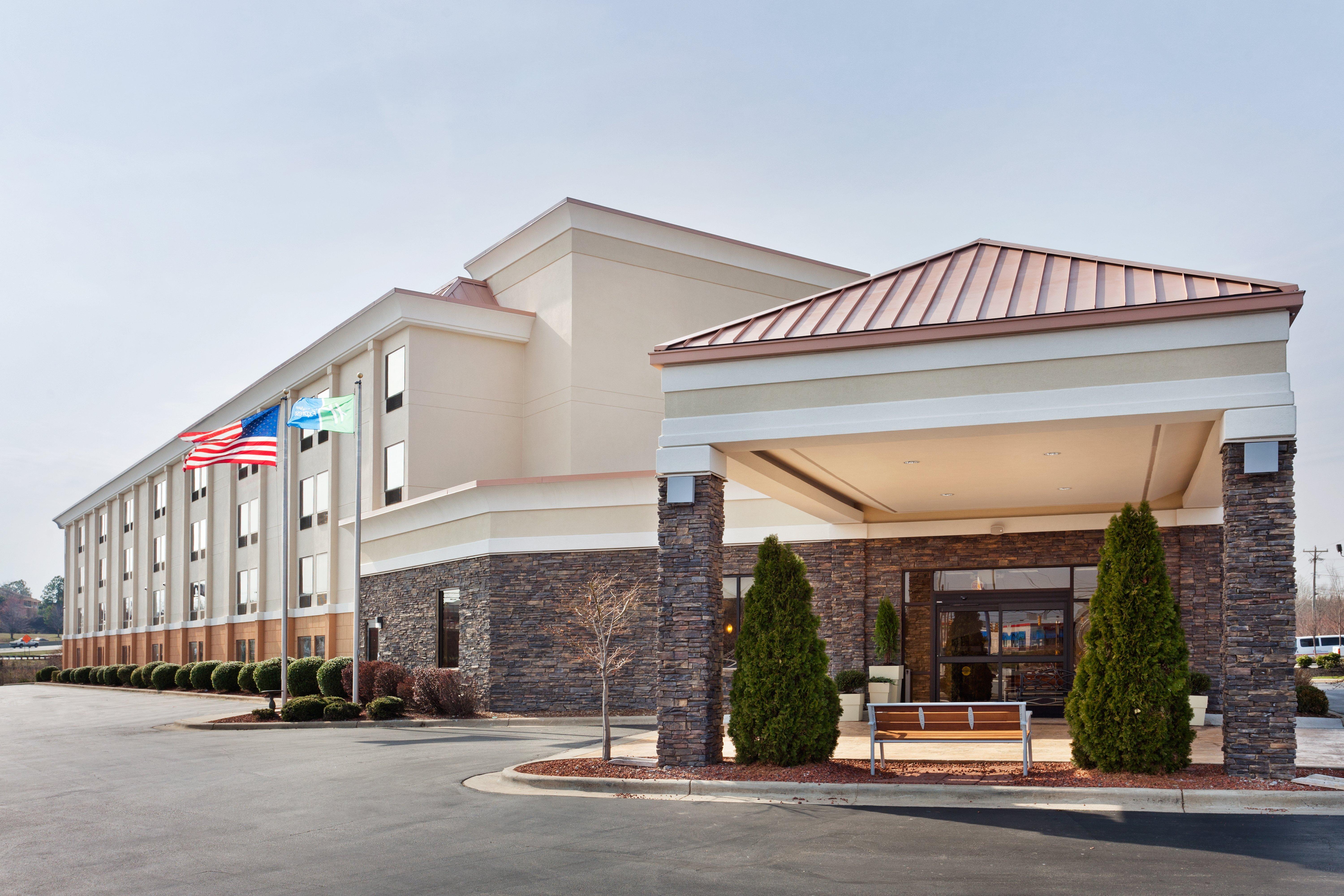 Holiday Inn Express & Suites Greensboro - I-40 Atwendover By Ihg Extérieur photo